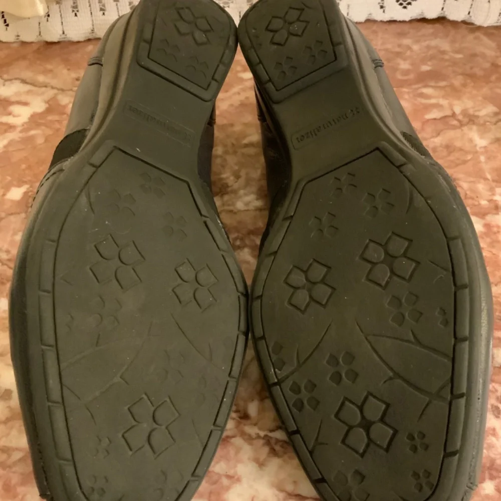 Naturalizer gently used